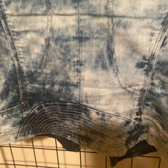 Tie Dye Slant Zip Jean Jacket - Picture 5 of 5